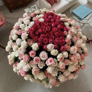 Корзина 201 пионовидная роза с сердцем